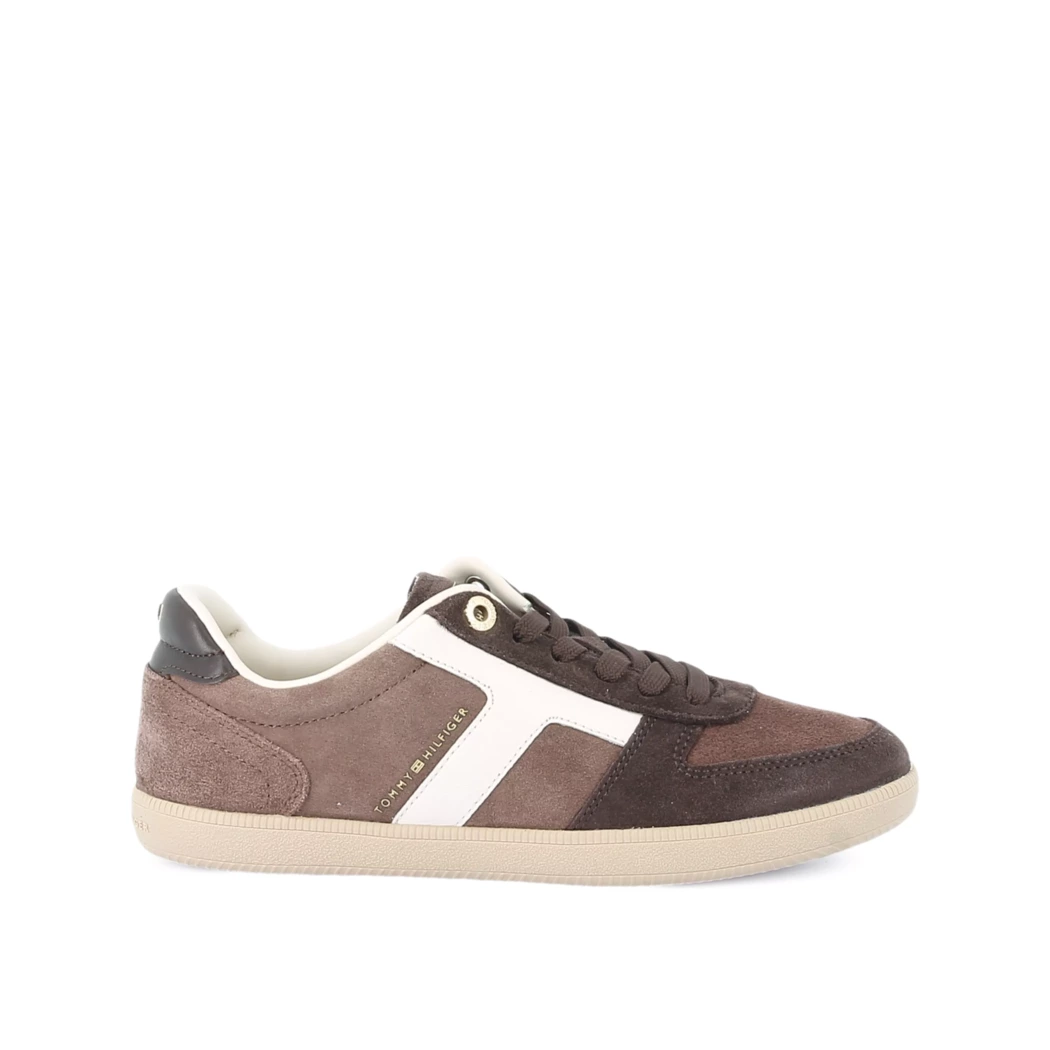 Image (2) de la chaussures Tommy Hilfiger - Baskets Marron en Cuir nubuck