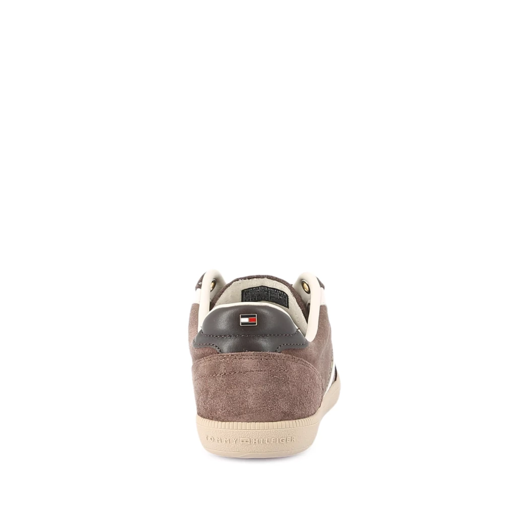 Image (3) de la chaussures Tommy Hilfiger - Baskets Marron en Cuir nubuck