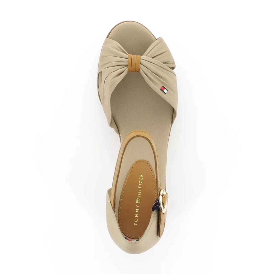 Image (6) de la chaussures Tommy Hilfiger - Sandales et Nu-Pieds Taupe en Textile