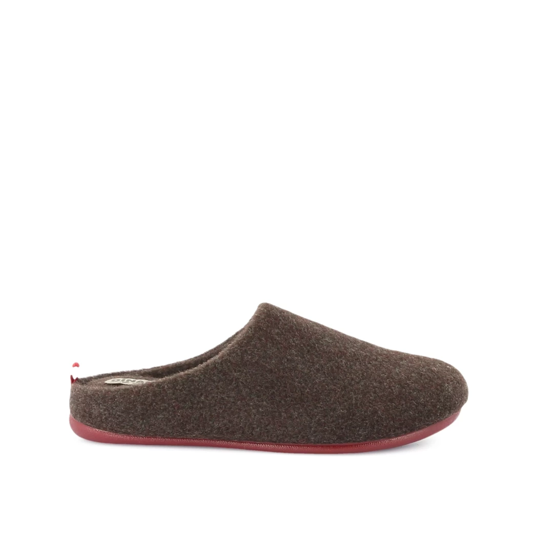 Image (2) de la chaussures Alter Native - Pantoufles et Chaussons Marron en Textile