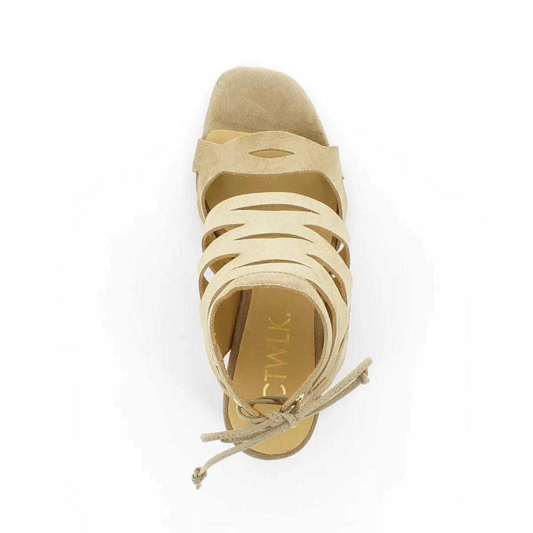Image (6) de la chaussures Ctwlk - Sandales et Nu-Pieds Taupe en Cuir nubuck