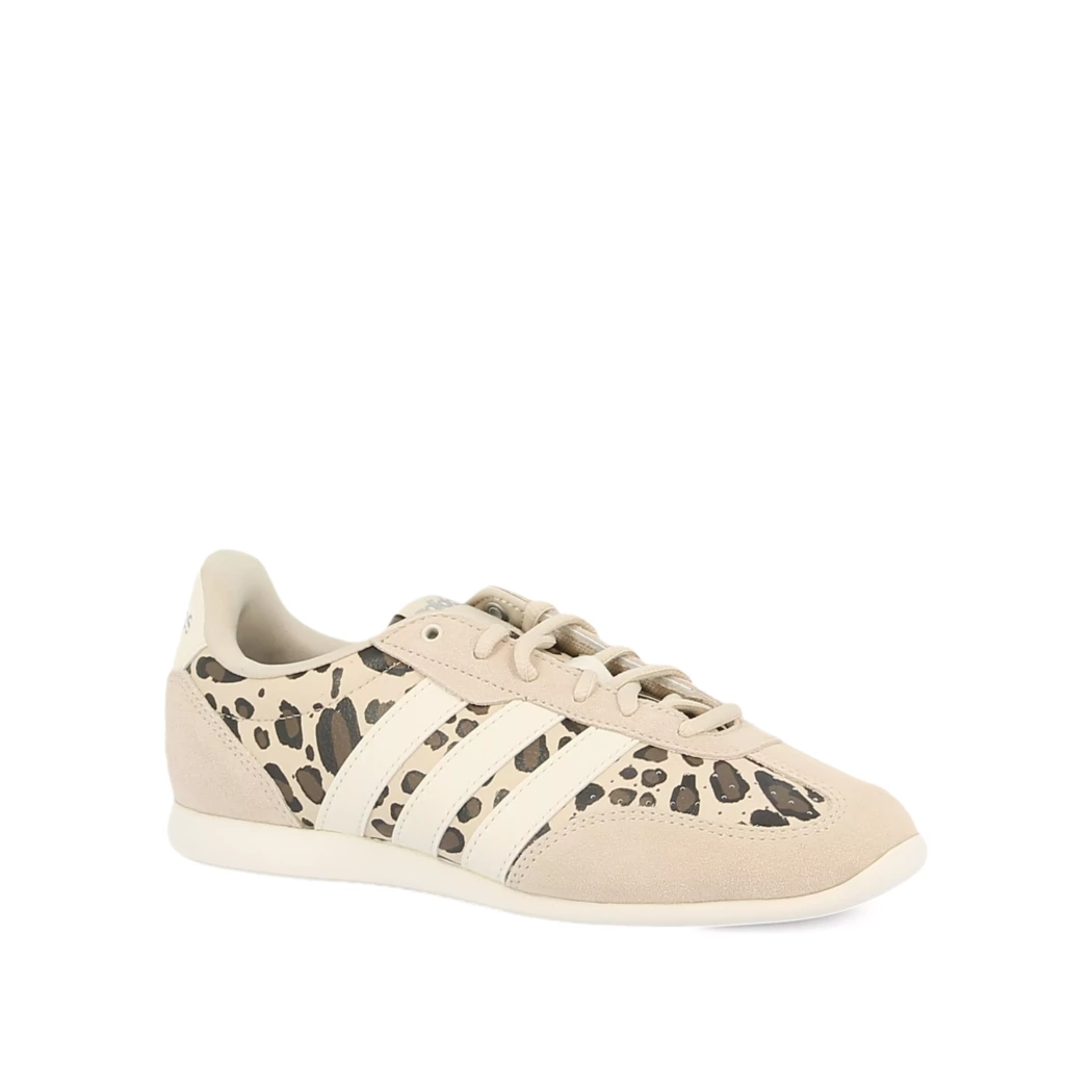 Image (1) de la chaussures Adidas - Baskets Beige en Cuir nubuck