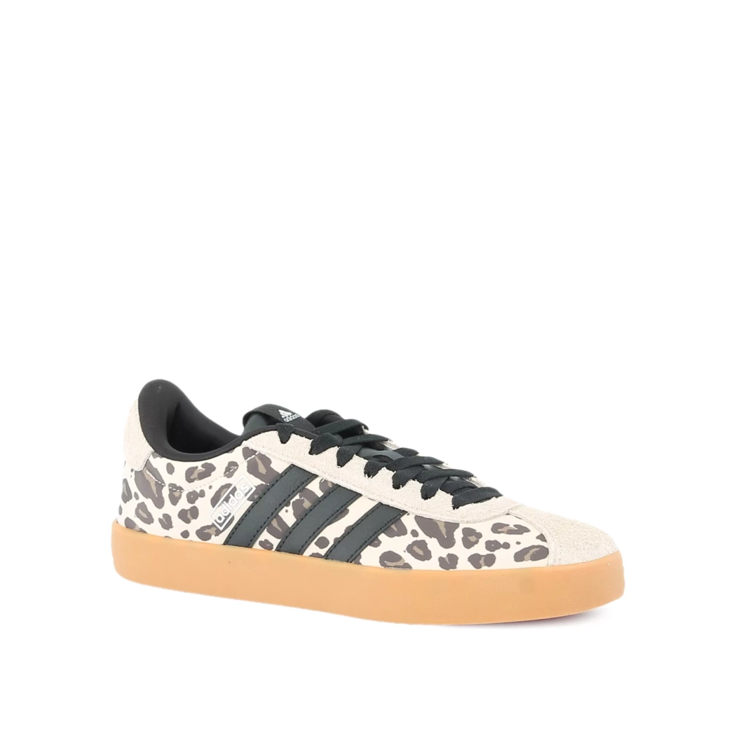 Image (1) de la chaussures Adidas - Baskets Beige en Cuir nubuck